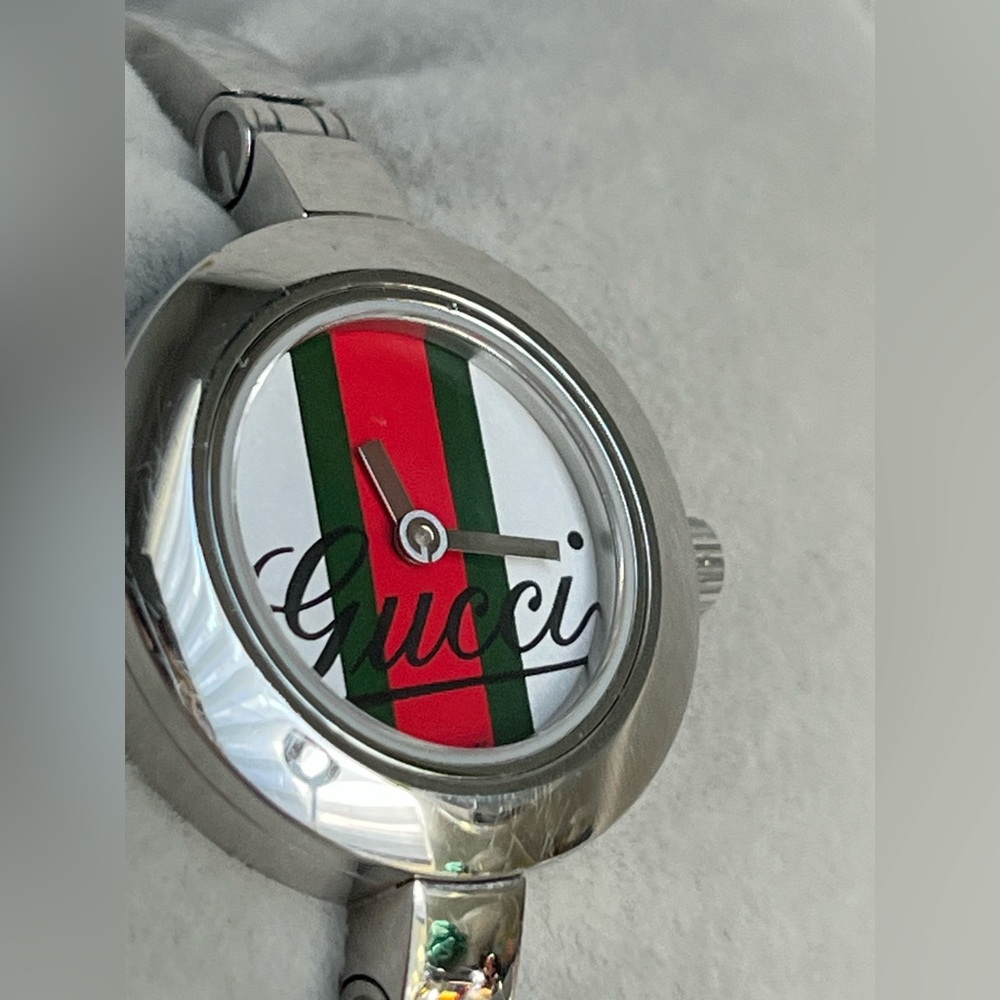 Gucci bangle 105 ladies Watch model YA105518 sherry line. - Picture 3 of 15